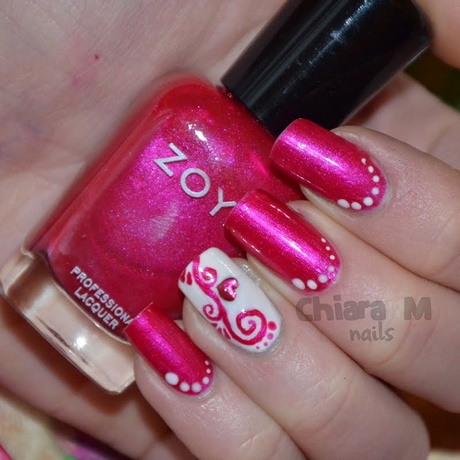 nail-art-on-pink-nail-paint-20_19 Nail art pe vopsea de unghii roz