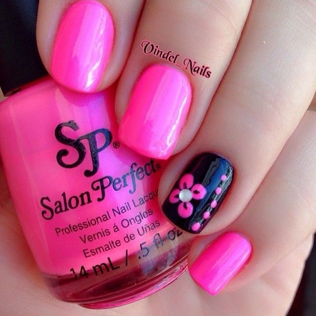 nail-art-on-pink-nail-polish-76_18 Nail art pe lac de unghii roz