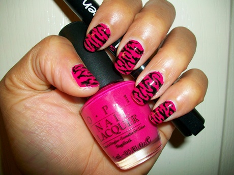 nail-art-on-pink-nail-polish-76_9 Nail art pe lac de unghii roz