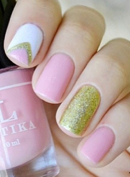 nail-art-pink-and-gold-85_18 Nail art roz și aur