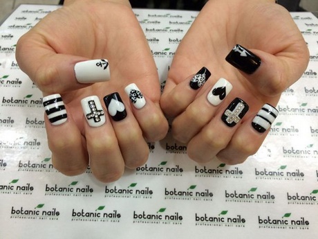 nail-art-using-black-and-white-79_17 Nail art folosind alb-negru