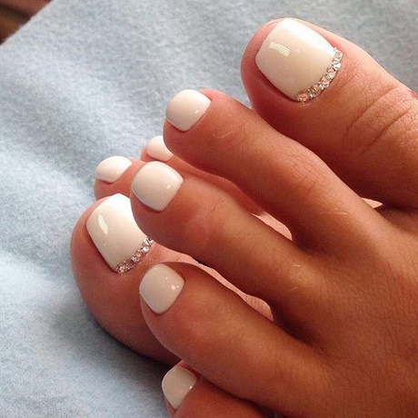 nail-design-on-white-nail-polish-73_10 Design de unghii pe lac de unghii alb