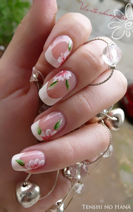 nail-designs-french-manicure-with-flowers-85_4 Modele de unghii manichiura frantuzeasca cu flori