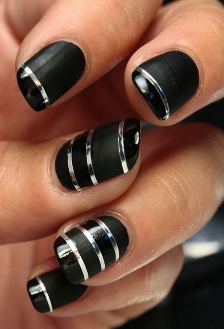 nail-designs-in-black-and-silver-80_16 Modele de unghii în negru și argintiu