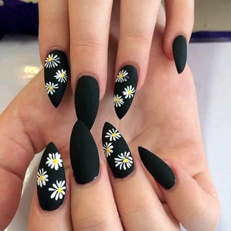 nail-designs-on-black-hands-55_16 Modele de unghii pe mâini negre