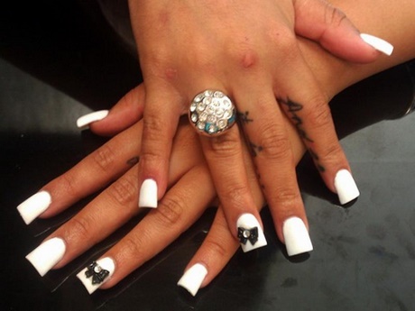 nail-designs-on-white-polish-67_15 Modele de unghii pe lac alb