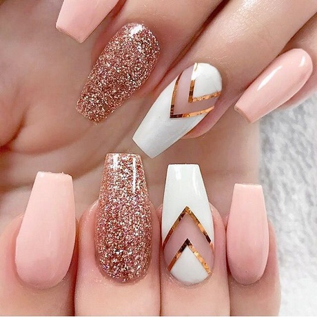 nail-designs-pink-and-gold-40_7 Modele de unghii roz și aur