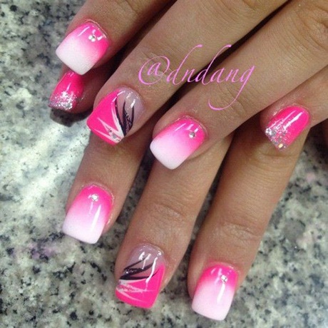 nail-designs-pink-and-white-80_12 Modele de unghii roz și alb