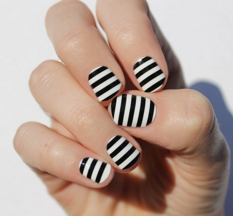 nail-polish-designs-black-and-white-15_19 Lac de unghii modele alb-negru