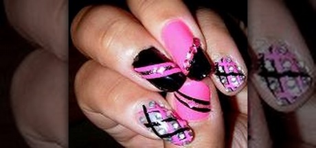 pink-and-black-nail-art-96_15 Arta unghiilor roz și negru