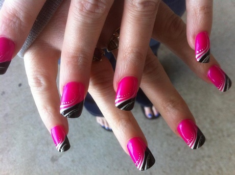 pink-and-black-nail-art-96_20 Arta unghiilor roz și negru