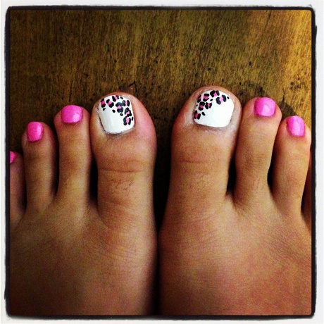 pink-and-white-toe-nail-designs-99_4 Modele de unghii roz și alb