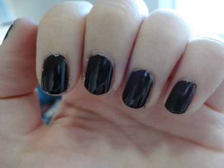 plain-black-nails-08_4 Unghii negre simple