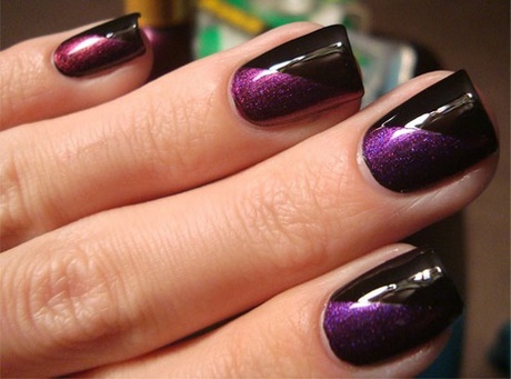 Modele de unghii violet și negru