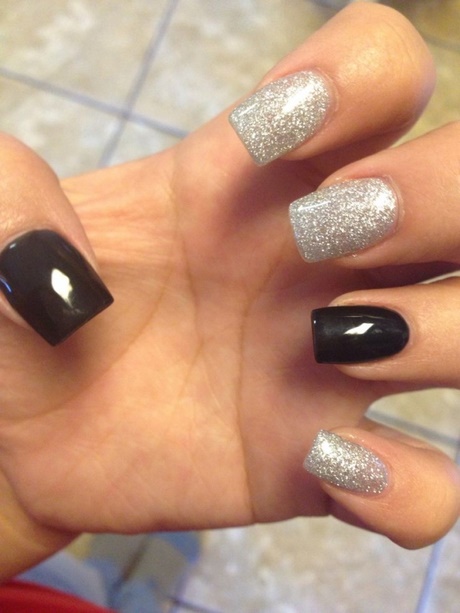 simple-black-and-silver-nail-designs-92_4 Modele simple de unghii negre și argintii