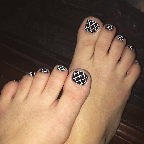 toe-nail-designs-black-and-white-87_15 Toe unghii modele alb-negru