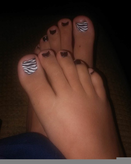 toe-nail-designs-black-and-white-87_18 Toe unghii modele alb-negru