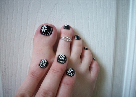 toe-nail-designs-black-and-white-87_7 Toe unghii modele alb-negru