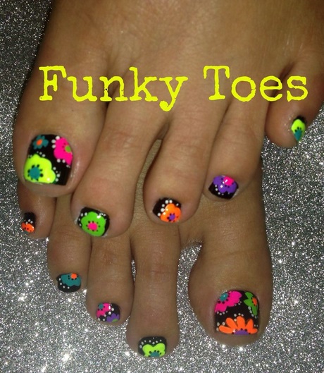 toenail-flower-designs-83_14 Modele de flori Toenail