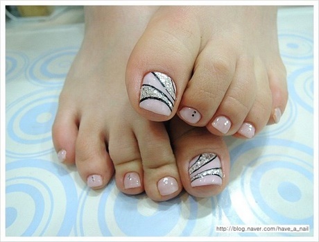 two-colored-toe-nail-designs-76_9 Două modele de unghii colorate