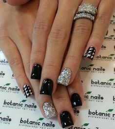 white-and-black-acrylic-nails-86_16 Unghii acrilice albe și negre