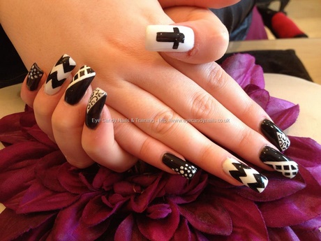 white-and-black-acrylic-nails-86_20 Unghii acrilice albe și negre