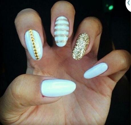 white-and-gold-nail-designs-68_14 Modele de unghii albe și aurii