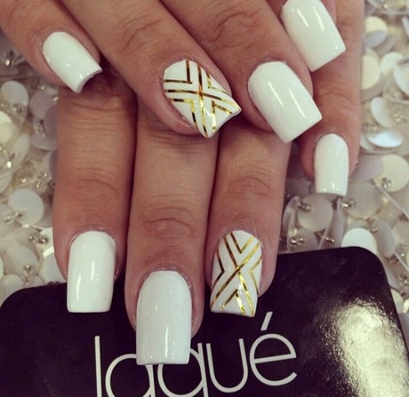 white-and-gold-nail-designs-68_19 Modele de unghii albe și aurii