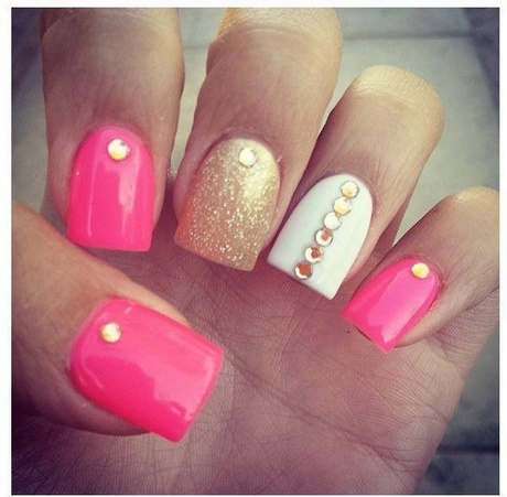 white-and-pink-nail-designs-65_14 Modele de unghii albe și roz