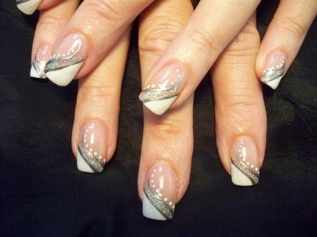 white-and-silver-nail-art-09_18 Arta unghiilor albe și argintii