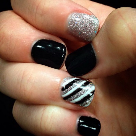 white-black-and-silver-nail-designs-67 Modele de unghii alb-negru și argintiu