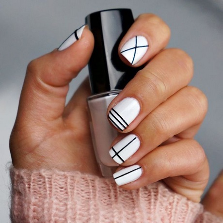 white-nails-black-designs-99_10 Unghii albe modele negre