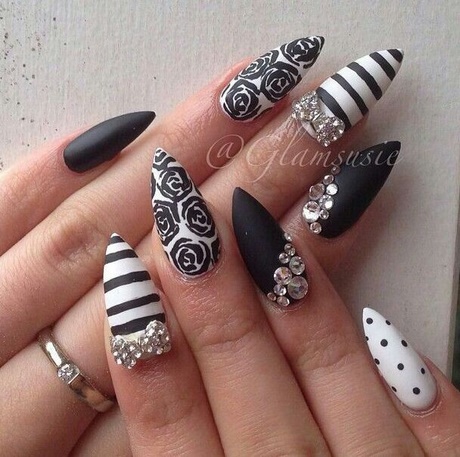 white-nails-black-designs-99_6 Unghii albe modele negre
