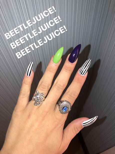 beetlejuice-nail-designs-54_12 Modele de unghii Beetlejuice