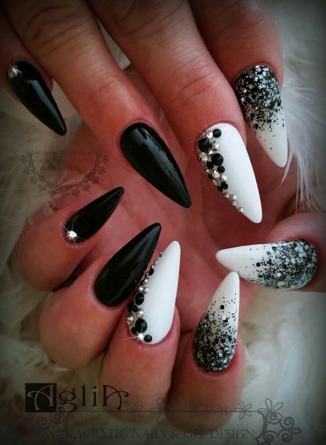 black-and-chrome-nail-designs-10_19 Modele de unghii negre și cromate