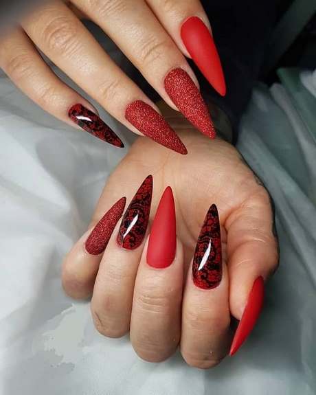 black-and-red-coffin-nail-designs-34_15 Modele de unghii sicriu negru și roșu