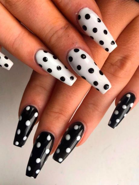 black-and-white-polka-dot-nail-designs-24_12 Modele de unghii cu buline alb-negru