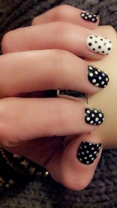 black-and-white-polka-dot-nail-designs-24_17 Modele de unghii cu buline alb-negru
