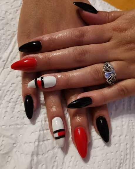 black-and-white-short-nail-designs-15_2 Modele de unghii scurte alb-negru