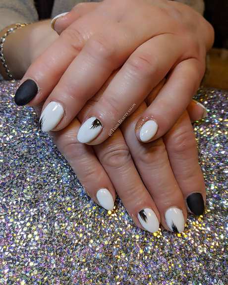 black-and-white-short-nail-designs-15_8 Modele de unghii scurte alb-negru