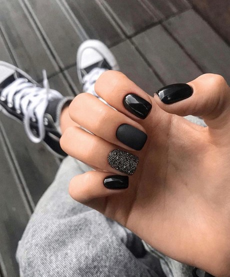black-lace-nail-designs-30 Modele de unghii din dantelă neagră
