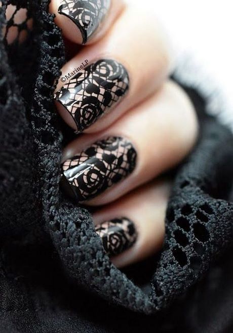 black-lace-nail-designs-30_15 Modele de unghii din dantelă neagră