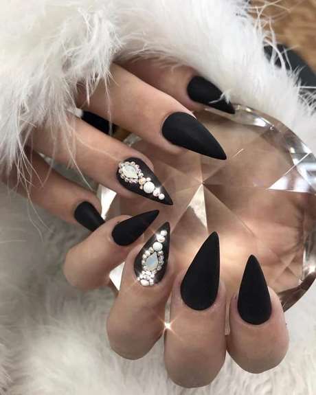 black-matte-nails-stiletto-68_2 Negru mat unghii stilet
