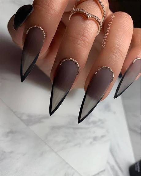 black-matte-nails-stiletto-68_6 Negru mat unghii stilet