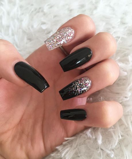 black-nails-with-glitter-accent-nail-46_17 Unghii negre cu unghii accent sclipici