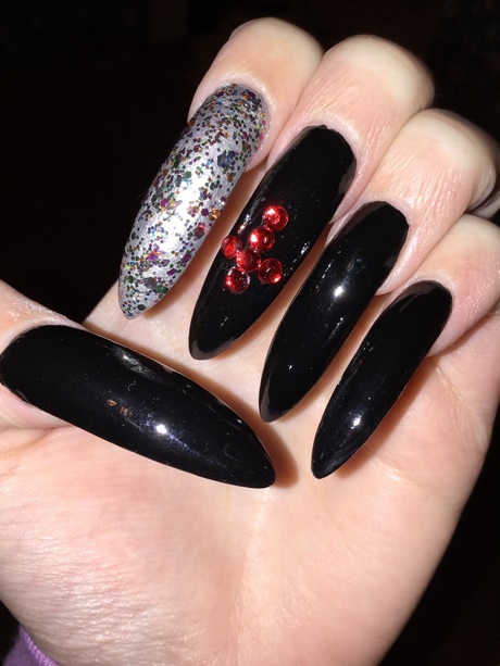 black-nails-with-glitter-accent-nail-46_2 Unghii negre cu unghii accent sclipici