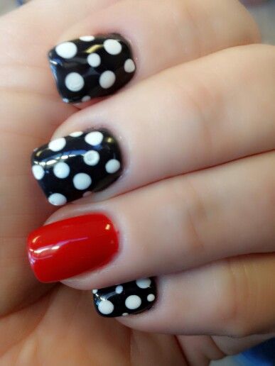 black-nails-with-polka-dots-64_2 Unghii negre cu buline