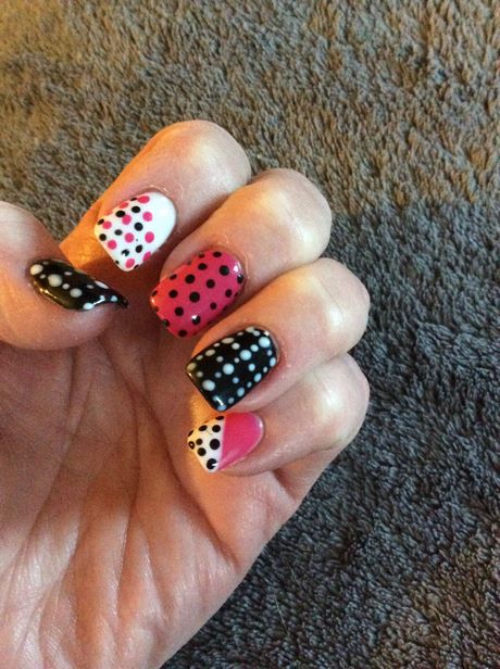 black-nails-with-white-polka-dots-91_18 Unghii negre cu buline albe