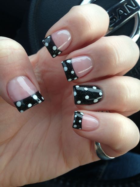 black-nails-with-white-polka-dots-91_9 Unghii negre cu buline albe