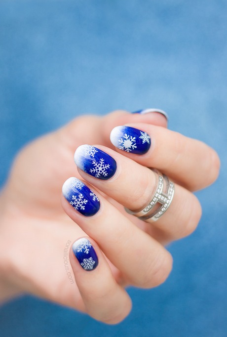 black-nails-with-white-snowflakes-17_16 Unghii negre cu fulgi de zăpadă albi